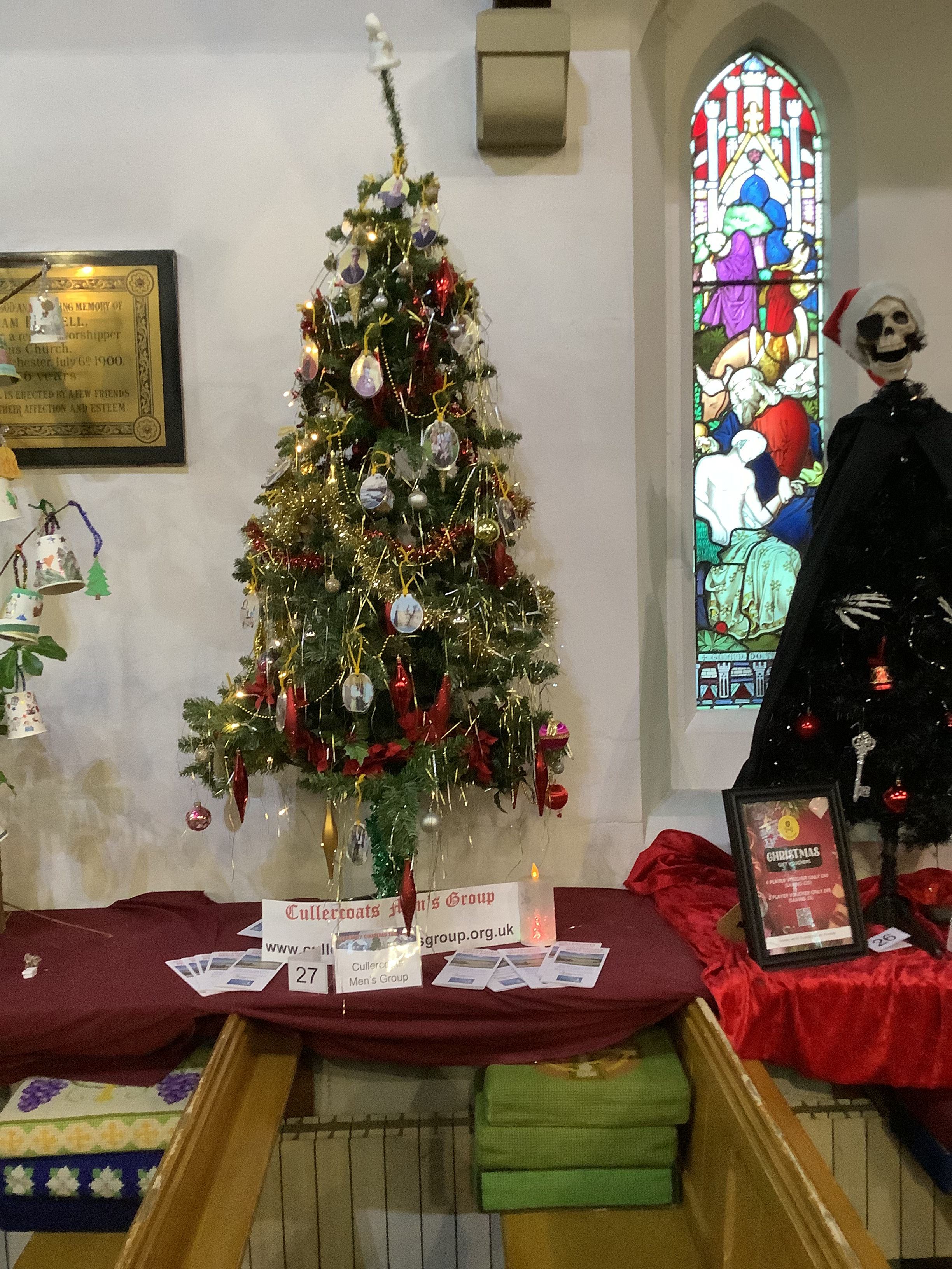 Christmas Tree 101.jpg (76000 bytes)